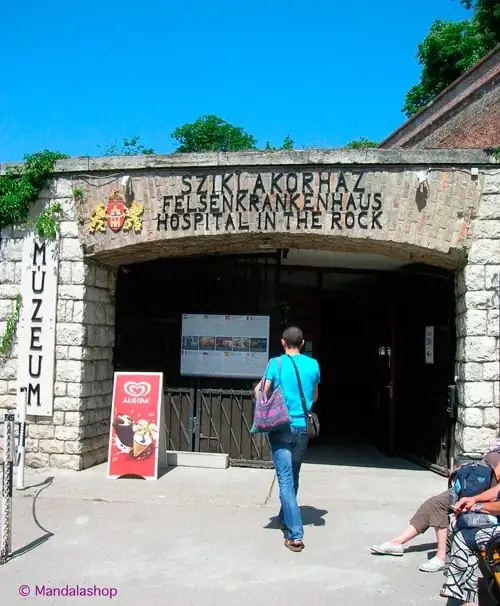 L'ospedale sotterraneo di Budapest, che rappresenta un luogo con cattive vibrazioni dove l'energia e il benessere sono disturbati