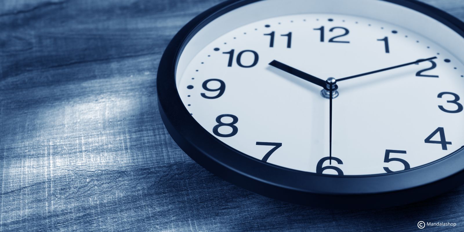 Clock displaying 10:10, an example of mirror hour, often interpreted as a spiritual sign