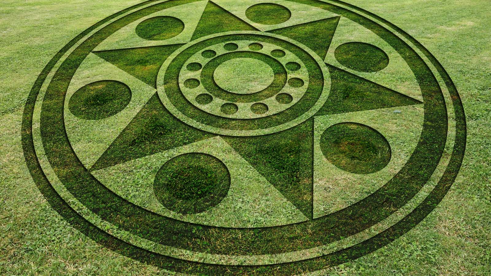 Komplexe Agroglyphe in einem Feld, eine mysteriös aufgetauchte geometrische Figur