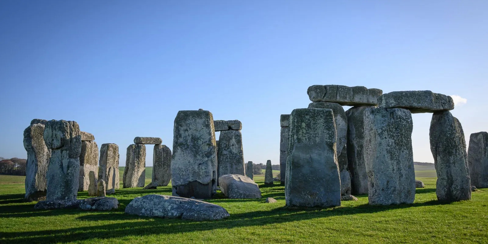 Stonehenge, megalithic site forming a sacred circle, symbol of unit, cycle and cosmic reliance